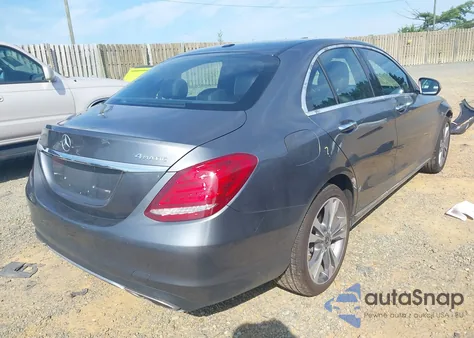 2018 Mercedes-Benz C 300 4Matic z USA, uszkodzony, nr VIN 55SWF4KB3JU278651